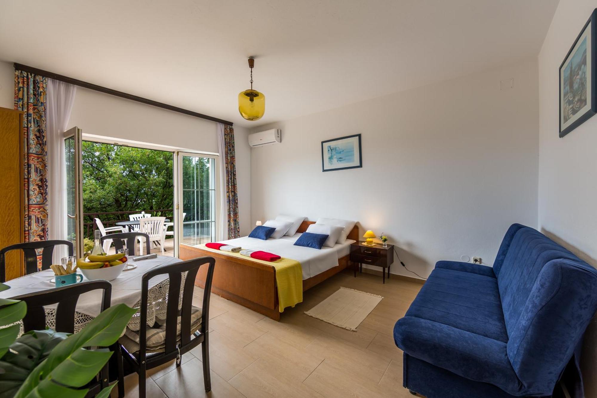 Apartments Claudia Smrika Bagian luar foto