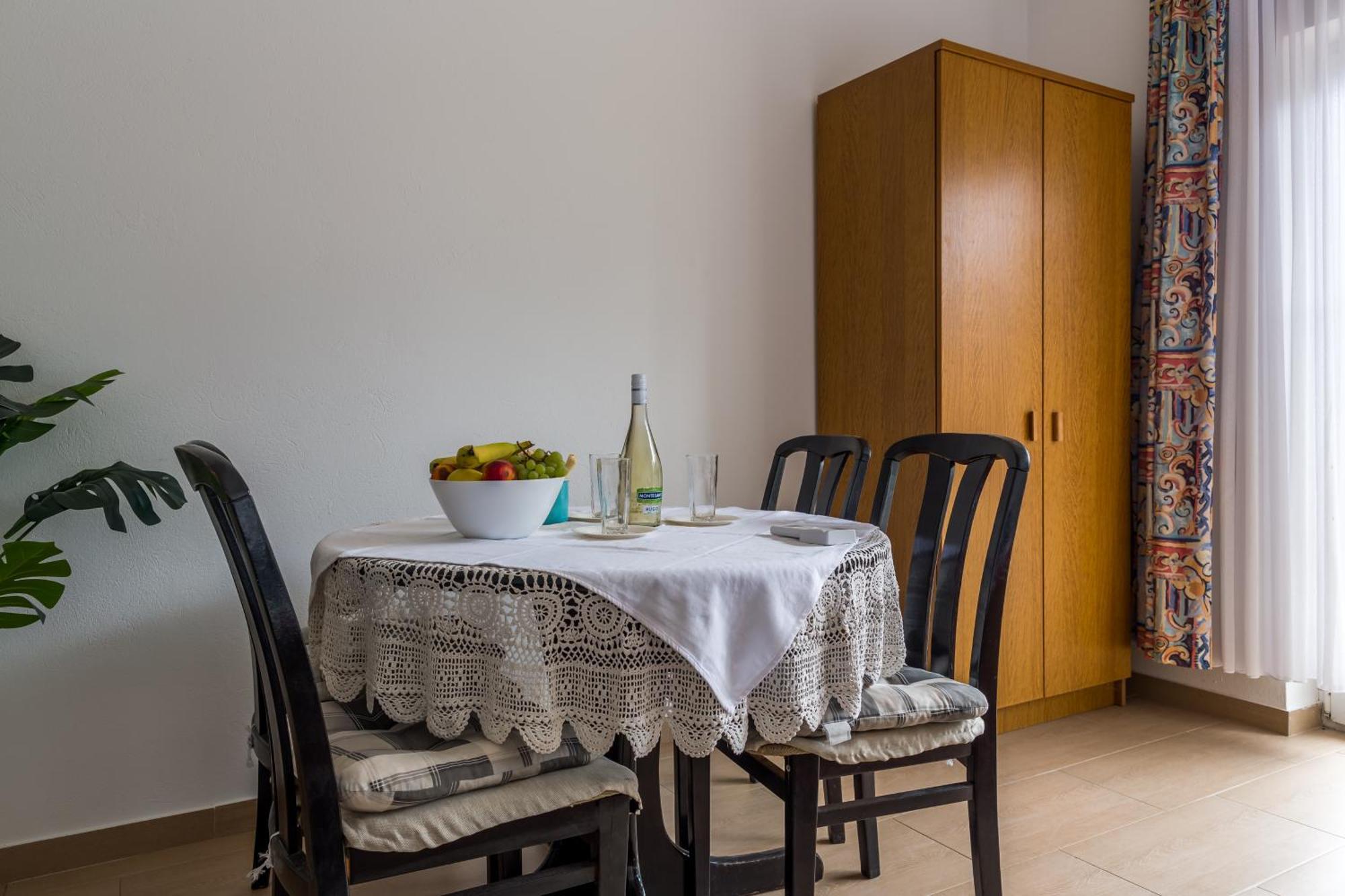 Apartments Claudia Smrika Bagian luar foto