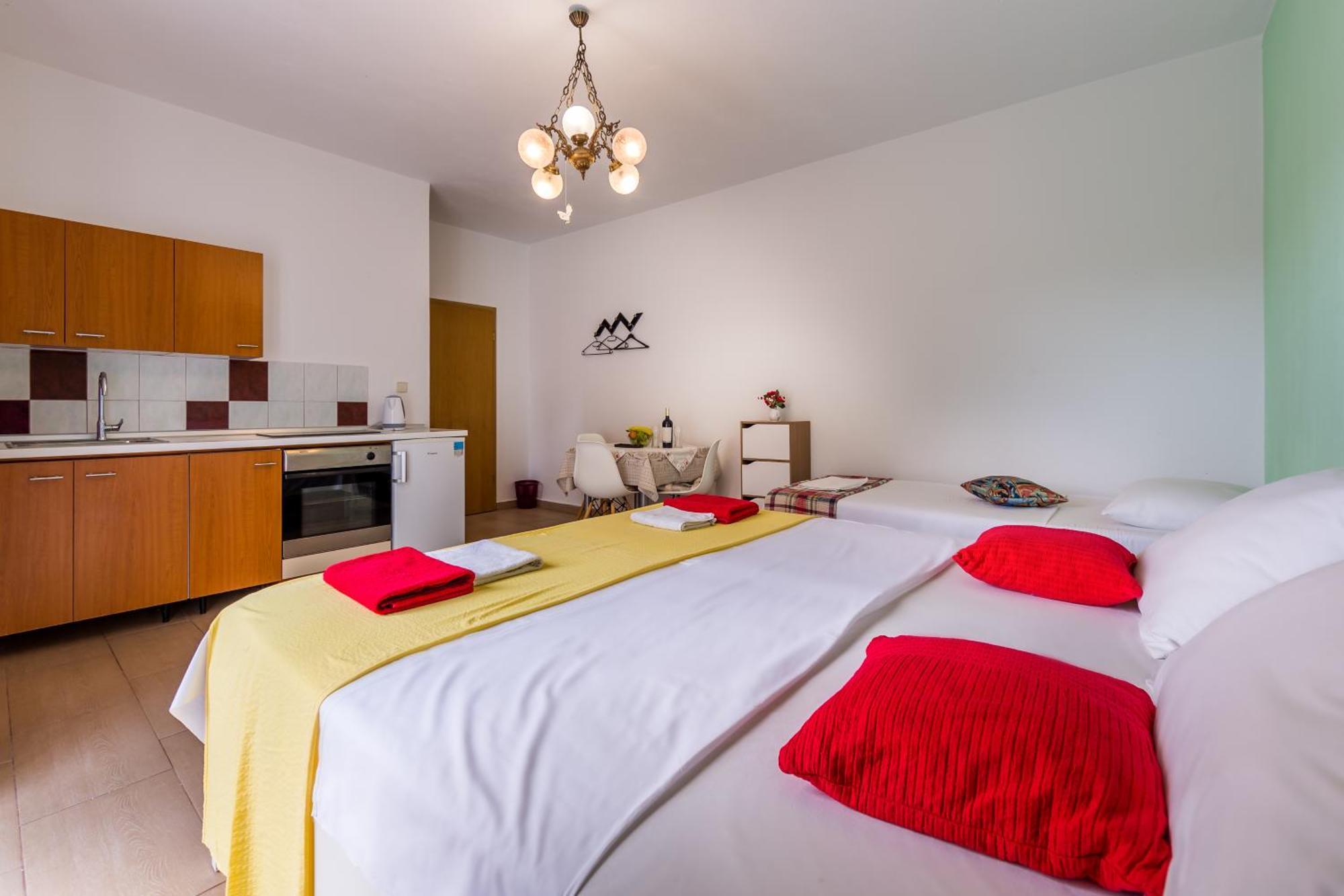 Apartments Claudia Smrika Bagian luar foto