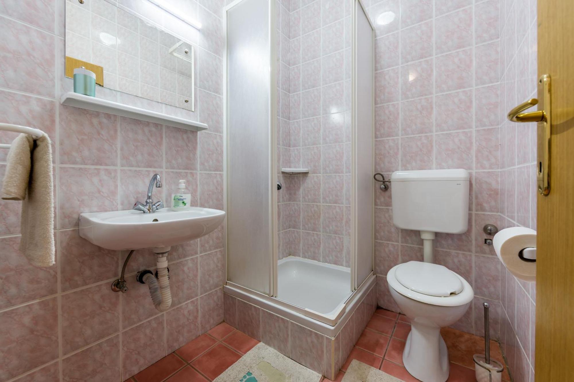 Apartments Claudia Smrika Bagian luar foto