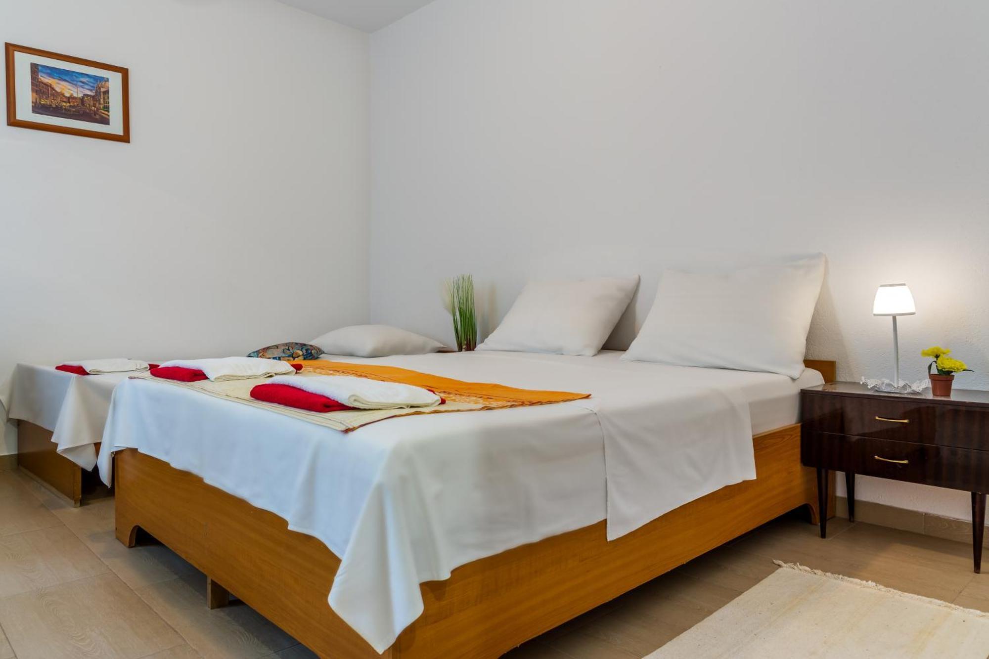 Apartments Claudia Smrika Bagian luar foto
