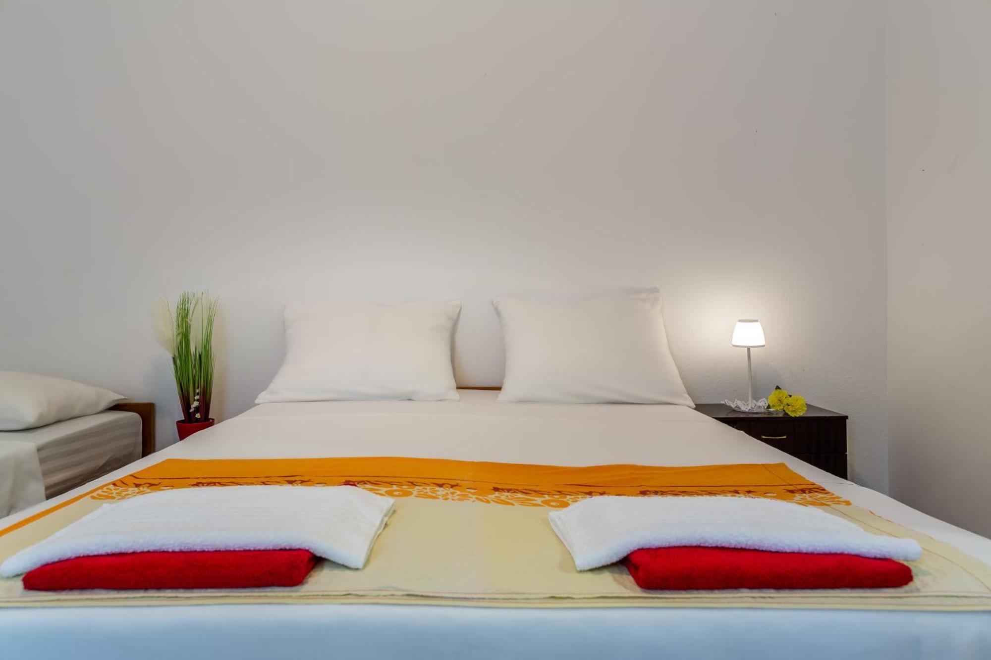 Apartments Claudia Smrika Bagian luar foto