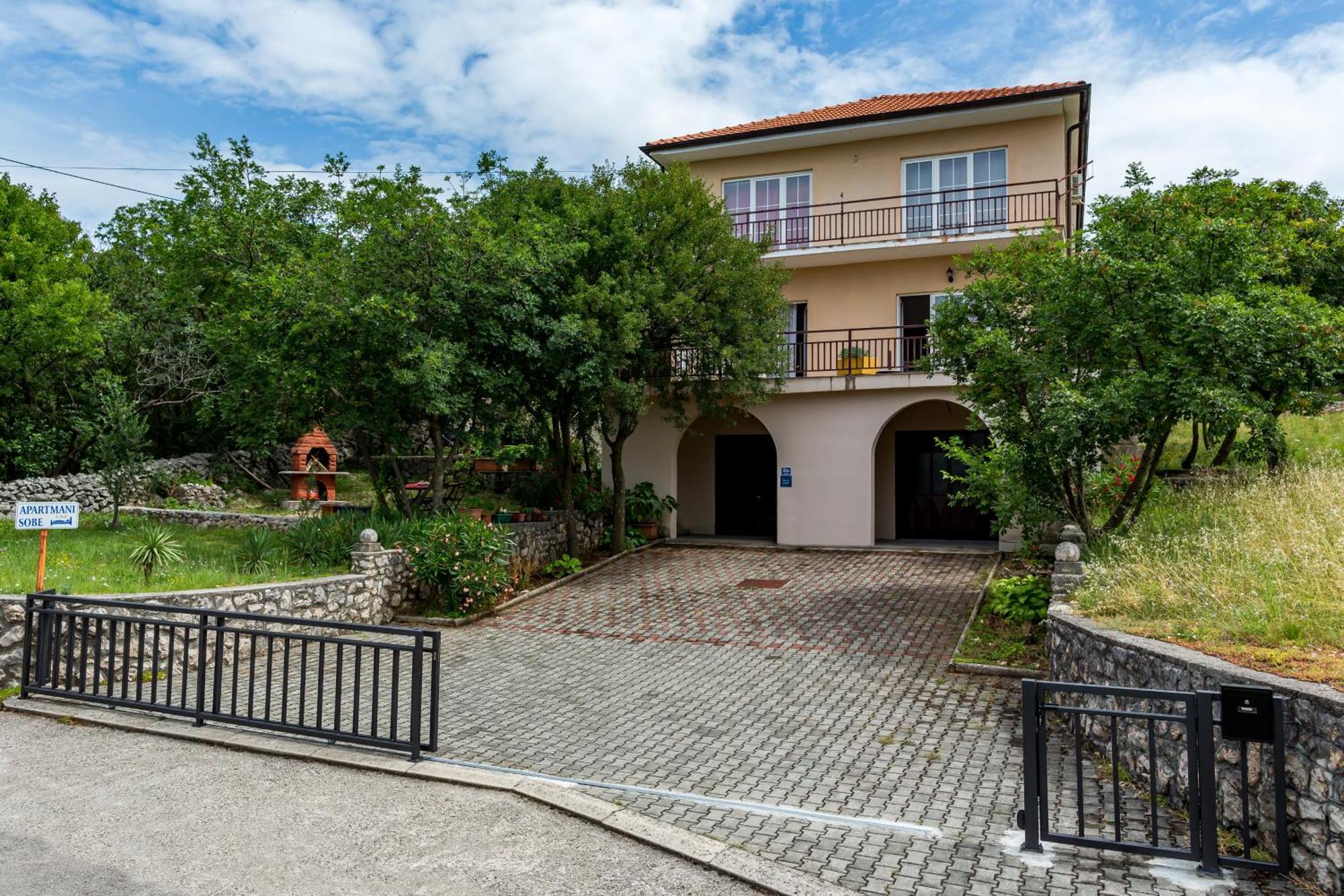 Apartments Claudia Smrika Bagian luar foto
