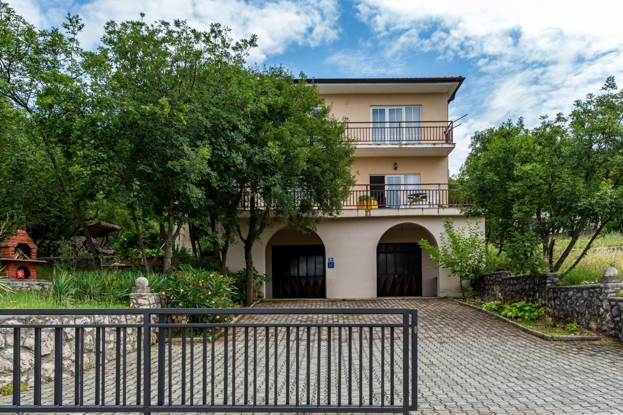 Apartments Claudia Smrika Bagian luar foto